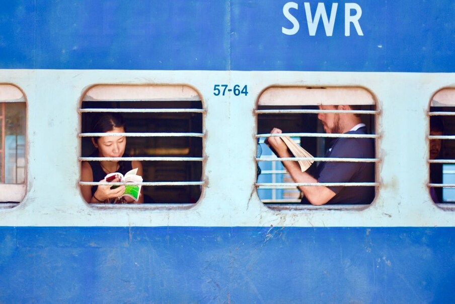  Train No: ధర్మవరం-బెంగళూరు కంటోన్మెంట్ ట్రైన్ ను సైతం ఈ నెల 22 నుంచి 29వ తేదీ వరకు రద్దు చేశారు. ఇంకా CST ముంబాయి-బెంగళూరు, బెంగళూరు-CST ముంబాయి ట్రైన్స్ ను సైతం రద్దు చేశారు.