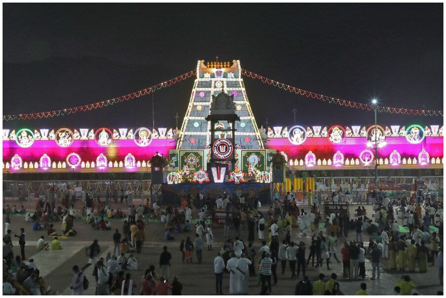  ,[object Object],[object Object],శ్రీవారి దర్శనానికి వచ్చే భక్తులు కచ్చితంగా కోవిడ్ నిబంధనలు పాటించాల్సిందే. దర్శనానికి వచ్చే భక్తులు కోవిడ్ రెండు డోసుల వ్యాక్సిన్ సర్టిఫికేట్ లేదా 48 గంటల ముందు చేసుకున్న కోవిడ్ టెస్ట్ సర్టిఫికేట్ తప్పనిసరిగా అధికారులకు చూపించాలి. కోవిడ్ వ్యాక్సినేషన్‌ సర్టిఫికేట్‌ లేదా ఆర్టీపీసీఆర్‌ పరీక్ష నెగిటివ్‌ సర్టిఫికెట్‌ను ఉన్నవారిని మాత్రమే అలిపిరి చెక్ పాయింట్ నుంచి తిరుమలకు అనుమతిస్తున్నారు. కరోనా పరిస్థితుల నేపథ్యంలో భక్తులు ఇందుకు సహకరించాలని అధికారులు కోరుతున్నారు.