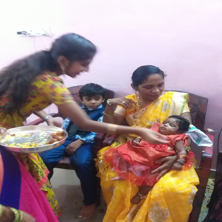  Regi Pandu: ప్రస్తుతం తెలుగు రాష్ట్రాల్లో సంక్రాంతి సందడి కనిపిస్తోంది. ఇప్పటికే స్కూళ్కకు సెలవులు, వర్క్ ఫ్రాం హోలు ప్రకటించడంతో.. అందుకే అప్పుడే సంక్రాంతి శోభ కనిపిస్తోంది. అయితే ముఖ్యంగా ఈ పెద్ద పండుగ మొదట భోగీతోనే ప్రారంభం అవుతుంది. భోగీ రోజున ఉదయాన్ని భోగీ మంటలు వేయడం.. సాయంత్రం ఇంట్లో చిన్నపిల్లలకు భోగీ పళ్లు పోయడం ఆనవాయితీగా వస్తూ ఉంటుంది. అయితే ఈ భోగీ రోజు పోసే వాటిలో రేగు పండ్లను వాడుతారు.. ఆ రేగు పండ్లతో లాభాలు ఎన్నో తెలుసా..?