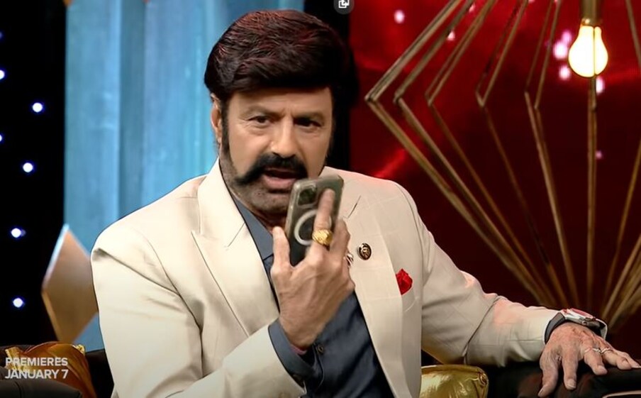  దానికి వెంటనే బాలయ్య నీకెందుకయా అంటూ సెటైర్ వేసాడు. కానీ వెంటనే ఫోన్ తీసుకుని భార్య వసుంధరకు ఫోన్ చేసి.. ‘వసూ.. ఐ లవ్‌ యు’ అని చెప్పాడు. అక్కడ్నుంచి వసుంధర గారు కూడా రిప్లై ఇచ్చారు. ‘నాకు తెలుసు మీరెప్పుడూ నన్ను ప్రేమిస్తూనే ఉంటారు’ అని బాలయ్య సతీమణి సమాధానమిచ్చారు.