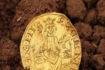 Rare Gold Coin: అతడు సరదాగా అలా నడుచుకుంటూ వెళ్లాడు.. కోటీశ్వరుడు అయ్యాడు.. ఎలా అంటే..?