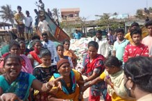 Fisherman Fight: మళ్లీ రింగు వలల వివాదం. రెండు వర్గాల కొట్లాటతో ఉద్రిక్తత.. అసలేంటి గొడవ Fisherman Fight: మళ్లీ రింగు వలల వివాదం. రెండు వర్గాల కొట్లాటతో ఉద్రిక్తత.. అసలేంటి గొడవ