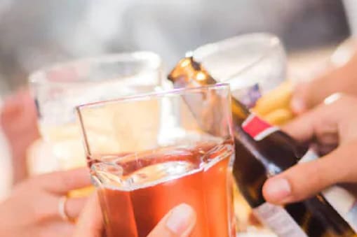 Alcoholic Cardiomyopathy: ఆల్కహాలిక్ కార్డియోమయోపతి.. అతిగా మద్యం తాగితే వచ్చే గుండె సమస్యలు ఇవే.. 