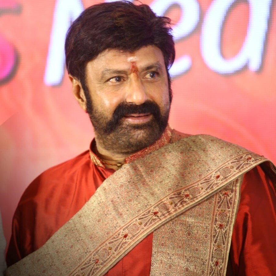  BalaKrishna : హీరో నందమూరి బాలకృష్ణ ఒక్కోసారి అనూహ్య నిర్ణయాలు తీసుకుంటూ ఉంటారు. ఒక్కోసారి ఆయన నిర్ణయం ఫ్యాన్స్‌ను భయపెట్టిన సందర్భాలున్నాయి. తాజాగా ఈయన ఫామ్‌లోని ఓ క్లాస్ దర్శకుడికి ఓకే చెప్పినట్టు సమాచారం. ‘అఖండ’ తో ఫుల్ ఫామ్‌లోకి వచ్చిన తర్వాత ఇలాంటి ప్రయోగాలు చేయోద్దని కోరుతున్నారు. (Twitter/Photo)