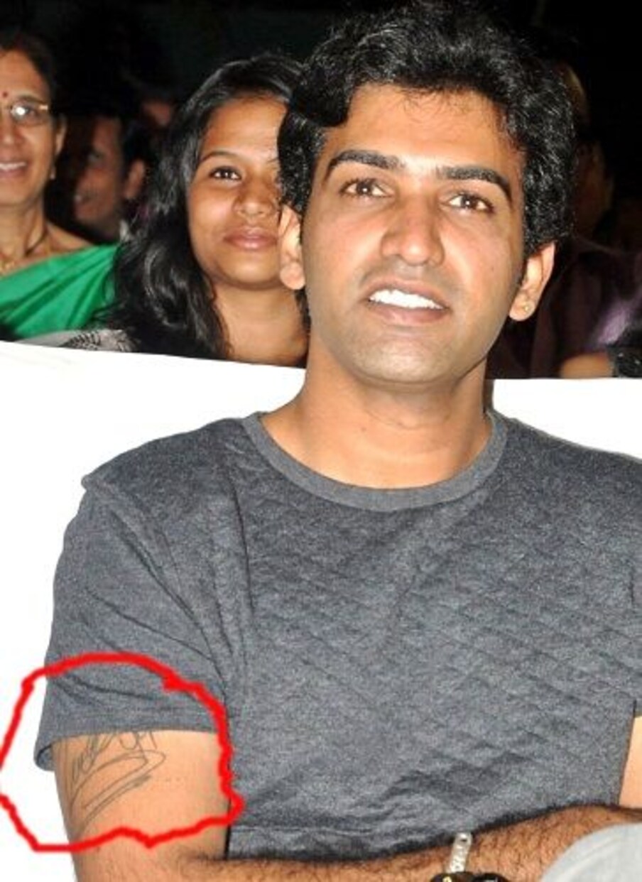  మిగిలినవన్నీ ఆగిపోయాయి.. ఈ డిజాస్టర్స్‌తో తారకరత్న కూడా కనిపించకుండా పోయాడు. ఈయనతో సినిమాలు చేయడానికి నిర్మాతలు కూడా సాహసించలేదు. చాలా కాలం తర్వాత రవిబాబు దర్శకుడిగా వచ్చిన అమరావతి సినిమాలో విలన్ అయ్యాడు.