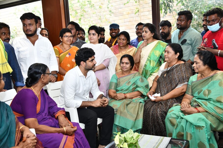  వైసీపీకి ఓ ఐపీసీ సెక్ష‌న్? టిడిపి మ‌రో ఐపీసీ సెక్ష‌న్? అమ‌లు చేస్తున్నారా అని ప్ర‌శ్నించారు. 2019 ఎన్నిక‌లు అయ్యేవ‌ర‌కూ ఒక్క కేసూలేని తనపై 11 కేసులు బ‌నాయించార‌ని, అటెంప్ట్ మ‌ర్డ‌ర్ కేసు పెట్టార‌ని అయినా భ‌య‌ప‌డే ప్ర‌స‌క్తే లేద‌న్నారు. దేశాన్ని దోచి జ‌గ‌న్‌లా జైలుకెళ్ల‌లేద‌ని,  ప్ర‌జ‌ల కోసం పోరాడుతుంటే కేసులు పెడుతున్నార‌ని అయినా త‌గ్గేదేలేద‌న్నారు.   