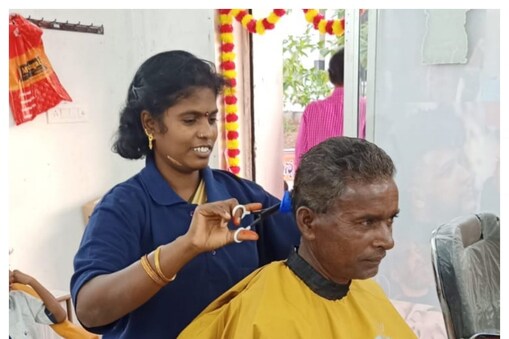 హెయిర్​ కటింగ్​ చేస్తున్న లావణ్య