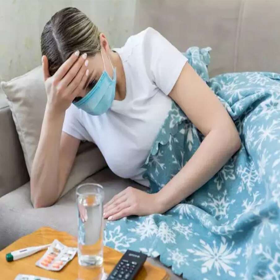  దగ్గు, జలుబు (Cough, cold) వంటి లక్షణాలు కలిగిన ఇన్ఫ్లూయెంజా బాధితులకు వెంటనే ఆర్టీపీసీఆర్ (RTPCR) టెస్టులు చేయాలని వైద్య శాఖ ఆదేశాలు జారీ చేసింది. దీంతో పాటు శ్వాస సమస్యలు ఉన్నోళ్ల శాంపిళ్లను సేకరించి ఆర్టీపీసీఆర్ విధానంలో నిర్ధారించాలని పబ్లికెల్త్ డైరెక్టర్ జీ శ్రీనివాసరావు మంగళవారం ఉత్తర్వులు జారీ చేశారు.
