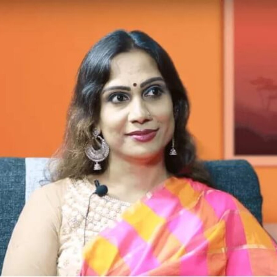  తమన్నా ఏంటి.. చెప్పు తీసుకుని కొట్టాలి అని కామెంట్ చేయడం ఏంటి..? అంత కామ్‌గా ఉండే తమన్నా ఎవర్ని టార్గెట్ చేసిందబ్బా అనుకుంటున్నారా..? ఇక్కడ తమన్నా అంటే హీరోయిన్ కాదు.. బిగ్ బాస్ ఫేమ్ తమన్నా సింహాద్రి. బిగ్ బాస్ సీజన్ 3లో వైల్డ్ కార్డ్ ఎంట్రీ ఇచ్చి.. కేవలం ఒక్క వారం మాత్రమే ఉంది తమన్నా. కానీ ఉన్నన్ని రోజులు మాత్రం అక్కడ మామూలు రచ్చ చేయలేదు తమన్నా.,[object Object]