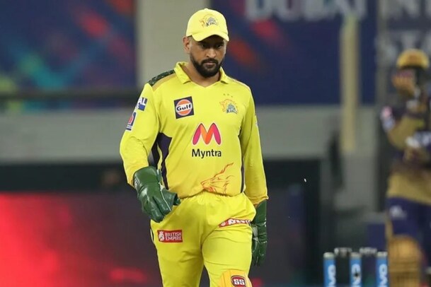 ధోని ఇలాంటి తప్పులు చేస్తాడని అనుకోలేదు.. టీమిండియా డాషింగ్ ఓపెనర్ సంచలన కామెంట్స్