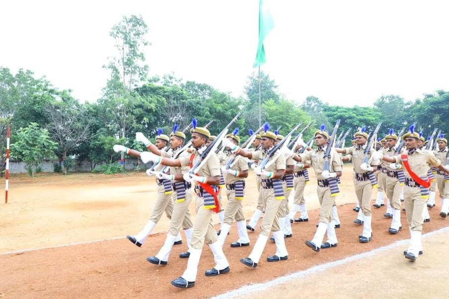  ఉద్యోగాల భర్తీకి ఇప్పటికే సీఎం జగన్ సూత్రప్రాయంగా అంగీకరించారు. త్వరలోనే దీనికి సంబంధించిన నోటిఫికేషన్ జారీ చేసే అవకాశముంది. ఐతే ఏ విభాగంలో ఎన్ని పోస్టులు భర్తీ చేస్తారనేది ఇంకా వెల్లడించలేదు. (ప్రతీకాత్మకచిత్రం)