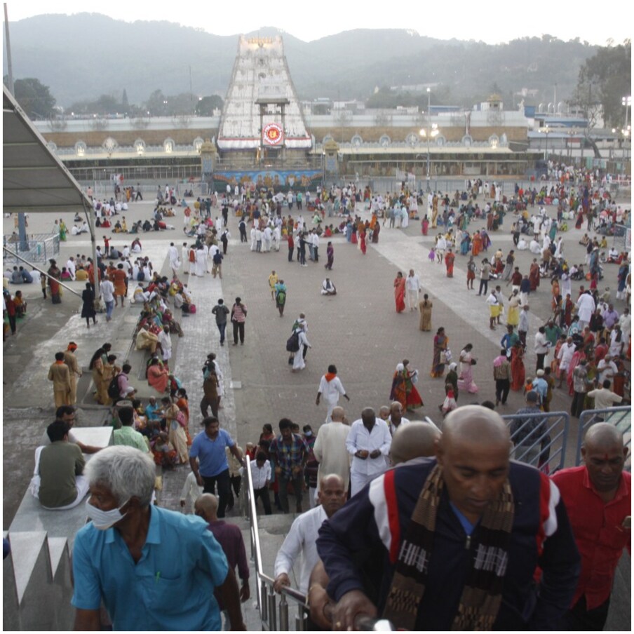  గత వారం రోజులుగా తిరుమల (Tirumala) లో భక్తుల రద్దీ అధికంగా ఉంటోంది. శ్రీవారి దర్శనాని (Tirumala Srivari Darshanam)కి రెండు మూడు రోజుల సమయం పడుతుండటంతో భక్తులు తీవ్ర అవస్థలు పడుతున్న సంగతి తెలిసిందే. ఈ నేపథ్యంలో టీటీడీ (TTD) గుడ్ న్యూస్ చెప్పింది.