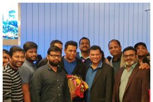 అమెరికాలోని లాస్​ ఏంజిల్స్​కు చేరుకున్న మంత్రి కేటీఆర్.. ఘన స్వాగతం పలికిన ఎన్నారైలు.. 
