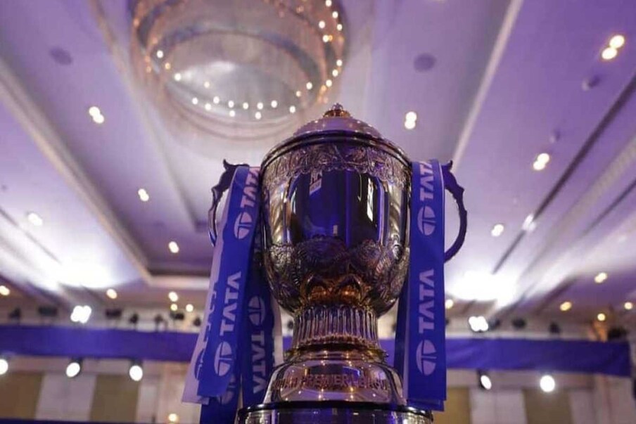  IPL 2022 సీజన్ హోరాహోరీగా సాగుతోంది. ఈ సీజన్ లో చాలా మ్యాచ్‌లు ఉత్కంఠ రేపుతున్నాయి. చాలా మంది ఆటగాళ్లు బ్యాట్, బంతితో రాణించి దుమ్మురేపుతున్నారు. అయితే.. కోట్లాది రూపాయలు ఖర్చు చేసి రిటైన్ చేసుకున్న ఆటగాళ్లు మాత్రం నిరాశపర్చారు. ఈ ఆటగాళ్లపై ఆయా జట్లు విశ్వాసం ఉంచి.. కోట్లాది రూపాయలు ఖర్చు చేస్తే.. దానికి తగ్గ ప్రదర్శన మాత్రం వీరు చేయలేకపోయారు.
