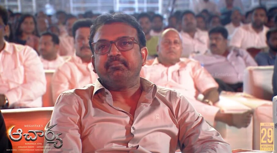  దీనికి సంబంధించి టీమ్ ఓ పోస్టర్‌ను విడుదల చేసింది. ఇక ట్రైలర్ విషయానికి వస్తే.. ట్రైలర్‌ను పూర్తిగా పవర్ ఫుల్ డైలాగ్స్ తో, యాక్షన్ ఎలిమెంట్స్ తో నింపారు. రామ్ చరణ్, మెగాస్టార్ చిరంజీవి లు ఇద్దరూ కలిసి నటించిన చిత్రం కావడం, ఇద్దరినీ కూడా మాస్ అండ్ పవర్ఫుల్ గా చూపించడంతో మెగా ఫ్యాన్స్‌ నుంచి భారీ రెస్పాన్స్ వస్తోంది. ఇక ట్రైలర్ విషయానికి వస్తే.. దివ్య వనం ఒకవైపు..  తీర్ధ జలం ఒకవైపు.. నడుమ పాద ఘట్టం అంటూ రామ్ చరణ్ వాయిస్‌తో ఈ సినిమా ట్రైలర్ ఓపెన్ చేసారు. ఇక్కడుండే ప్రజలు పూజలు పునస్కారాలు చేస్తూ .. కష్టాలు వచ్చినపుడు అమ్మోరు తల్లిపై భారం వేసి బిక్కు బిక్కు మంటూ ఉంటామని భ్రమ పడి ఉండవచ్చు.  Photo : Twitter
