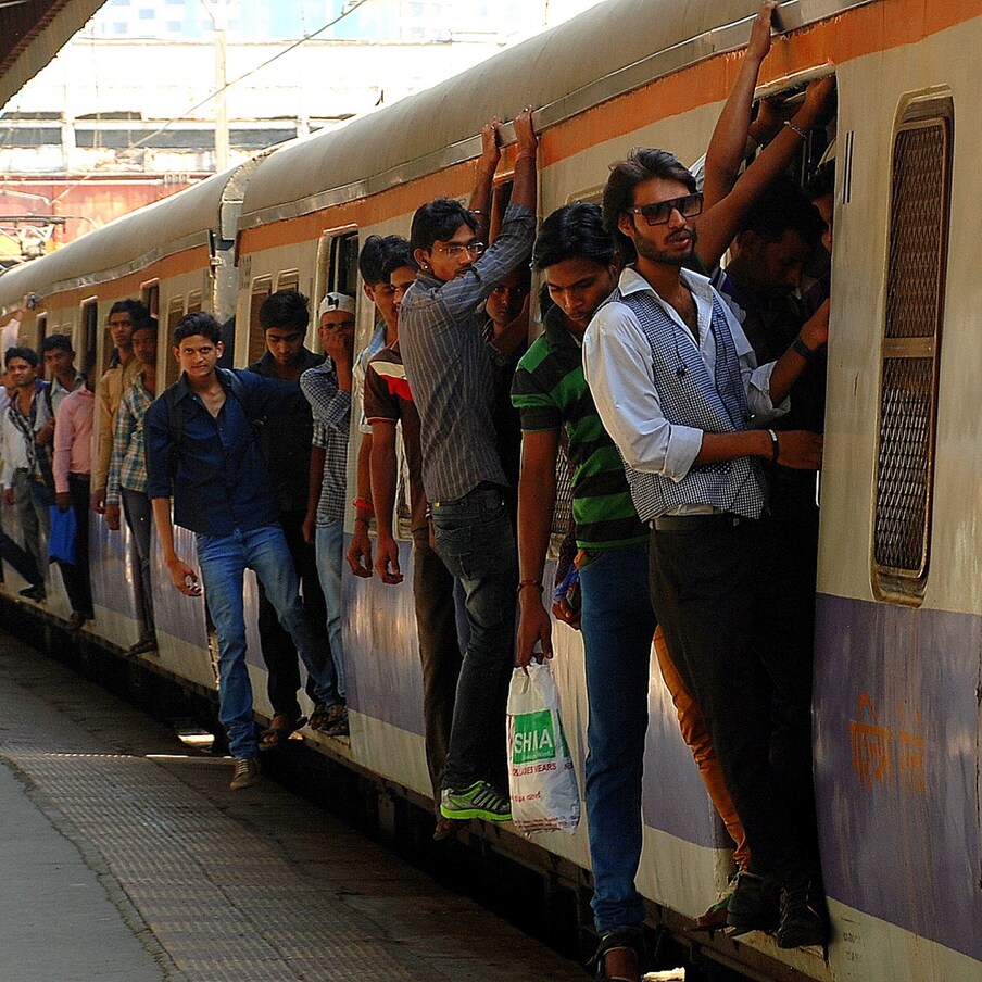  Train No.07185: మచిలీపట్నం-సికింద్రాబాద్ ట్రైన్ ను ఈ నెల 17న నడపనున్నారు. ఈ ట్రైన్ 15.15 గంటలకు బయలుదేరి.. అదేరోజు 23.00 గంటలకు గమ్యానికి చేరుతుంది.