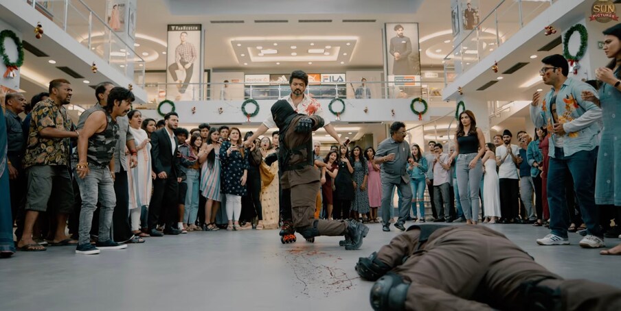  బీస్ట్‌కు తొలిరోజు నుంచి నెగిటివ్ టాక్ రావడంతో రెండో రోజు నుండీ బుకింగ్స్ దారుణంగా పడిపోయాయి. మరోవైపు దీనికి పోటీగా 'కె.జి.యఫ్ 2' ఉండడం 'బీస్ట్' చేతులెత్తేసింది. తెలుగు రాష్ట్రాల్లో ఈ చిత్రం థియేట్రికల్ రన్ ముగిసింది. దీంతో ఈ సినిమా క్లోజింగ్ కలెక్షన్స్ చూద్దాం.. Photo : Twitter