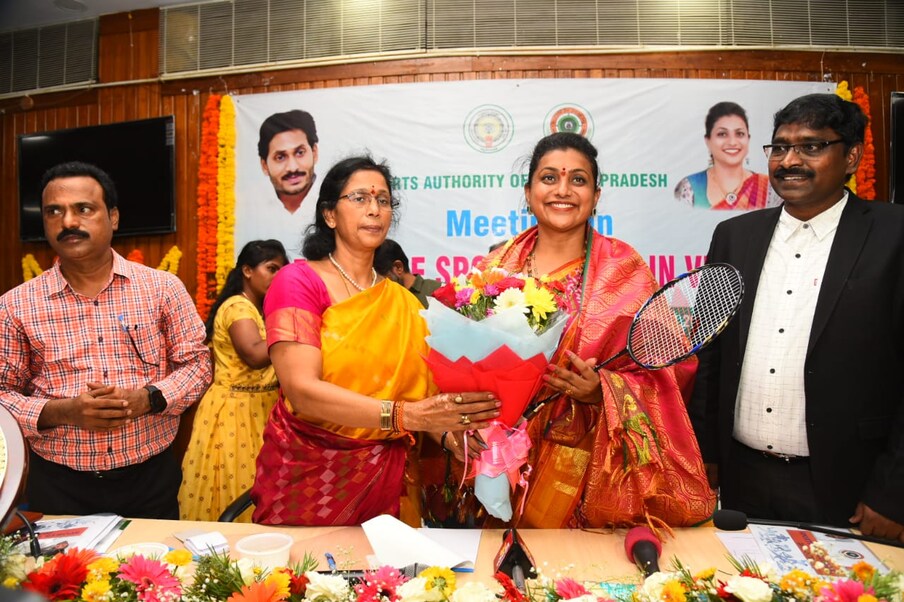  వెంటనే ఆమె సంబంధిత పోలీసు అధికారులకు సమాచారం అందించారు. సెల్ ఫోన్ ఎవరు దొంగిలించారో తెలియడం లేదు. ప్రస్తుతం ఆ సెల్ ఫోన్ కోసం పోలీసులు వెతుకుతున్నారు. ఏకంగా మూడు పోలీసు టీంలను ఏర్పాటు చేశారు. పద్మావతి గెస్ట్ హౌస్ తో పాటు ఎస్వీ యూనివర్సిటీలో ఉన్న సీసీ కెమెరా ఫుటేజ్ లను పోలీసులు పరిశీలిస్తున్నారు.