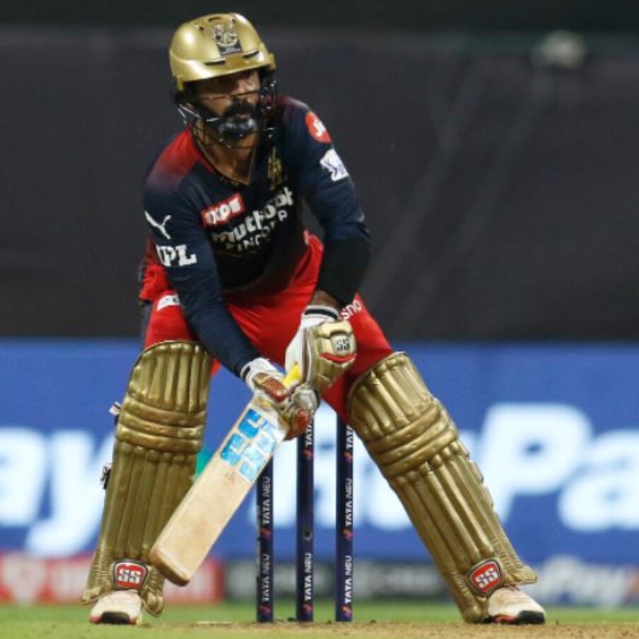  రాయల్ చాలెంజర్స్ బెంగళూరు (Royal Challengers Bangalore) తరఫున బరిలోకి దిగిన అతడు ఫినిషర్ రోల్ లో మెరిశాడు. 183 స్ట్రయిక్ రేట్ తో సూపర్ స్ట్రయికర్ అవార్డును కూడా సొంతం చేసుకున్నాడు. ఈ ఏడాది ఐపీఎల్ లో ఆర్సీబీ టీం ప్లే ఆఫ్స్ కు చేరుకుందంటే అందుకు ముఖ్య కారణం దినేశ్ కార్తీక్. ఆ ప్రదర్శన ద్వారానే దక్షిణాఫ్రికా సిరీస్ కు ఎంపికయ్యాడు.