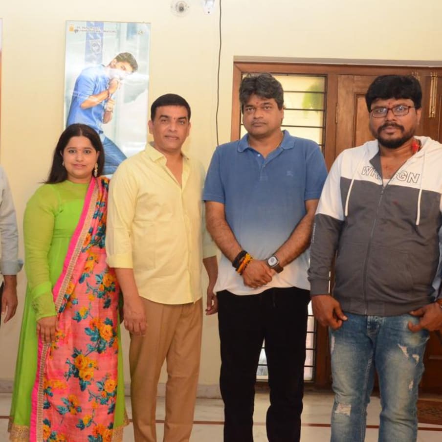  ప్రముఖ నిర్మాత దిల్ రాజు ,స్టార్ డైరెక్టర్ హరీశ్ శంకర్ సంయుక్త నిర్మాణంలో రూపొందుతున్న వెబ్ సిరీస్ "ఏటీఎమ్". జీ5 సంస్థ నిర్మాణ భాగస్వామిగా వ్యవహరిస్తోంది. తాజాగా ఈ వెబ్ సిరీస్ పూజా కార్యక్రమాలతో లాంఛనంగా ప్రారంభమైంది. (Twitter/Photo)