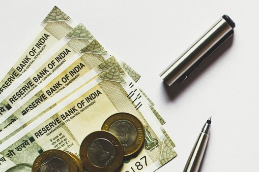 Money Saving Tips: నెలకు రూ.1,000 పొదుపు చేసినా కోటీశ్వరులు కావొచ్చు ఇలా
(ప్రతీకాత్మక చిత్రం)