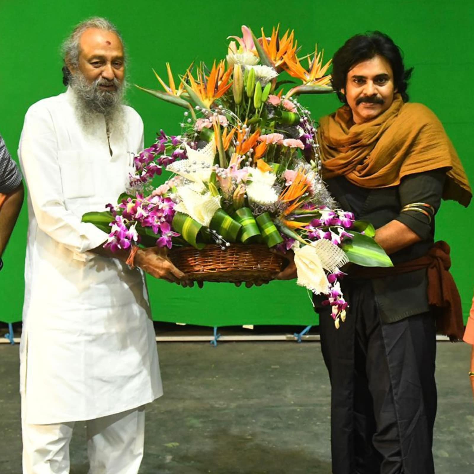 * 44.20 Cr In One Day?! Pawan Kalyan'S Hari Hara Veera Mallu Shatters Records! - jn6a3u7