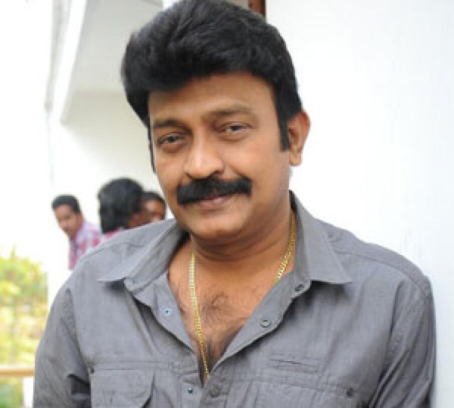  వివరాల్లోకి వెళితే.. గరుడ వేగ సినిమాకు డబ్బులు తీసుకుని దాటవేస్తున్నారని జ్యో స్టార్ గ్రూప్ ఆఫ్ కంపెనీ యజమానులు హేమ, కోటేశ్వరరాజు పోలీసులకు ఫిర్యాదు చేశారు. ఈ నేపథ్యంలోనే  జీవితా రాజశేఖర్‌పై నగరిలో కేసు నమోదైంది. గరుడ వేగ సినిమా కోసం ఆస్తులు తనఖా పెట్టి 26 కోట్ల రూపాయలు తీసుకుని తమకు తెలియకుండా తప్పుడు పత్రాలతో విక్రయించారని ఆరోపించారు. అంతేకాదు తమకు రావలసిన రూ. 26 కోట్లు రూపాయలు ఇవ్వకుండా ఇబ్బందులు పెడుతున్నట్లు ఆరోపించారు. గరుడ వేగ సినిమాకు సంబంధించిన ఆర్ధిక లావాదేవీల్లో రాజశేఖర్ దంపతులు అవకతవకలకు పాల్పడినట్లు ఆ సంస్థ ఆరోపణలు చేస్తోంది. Photo : Twitter