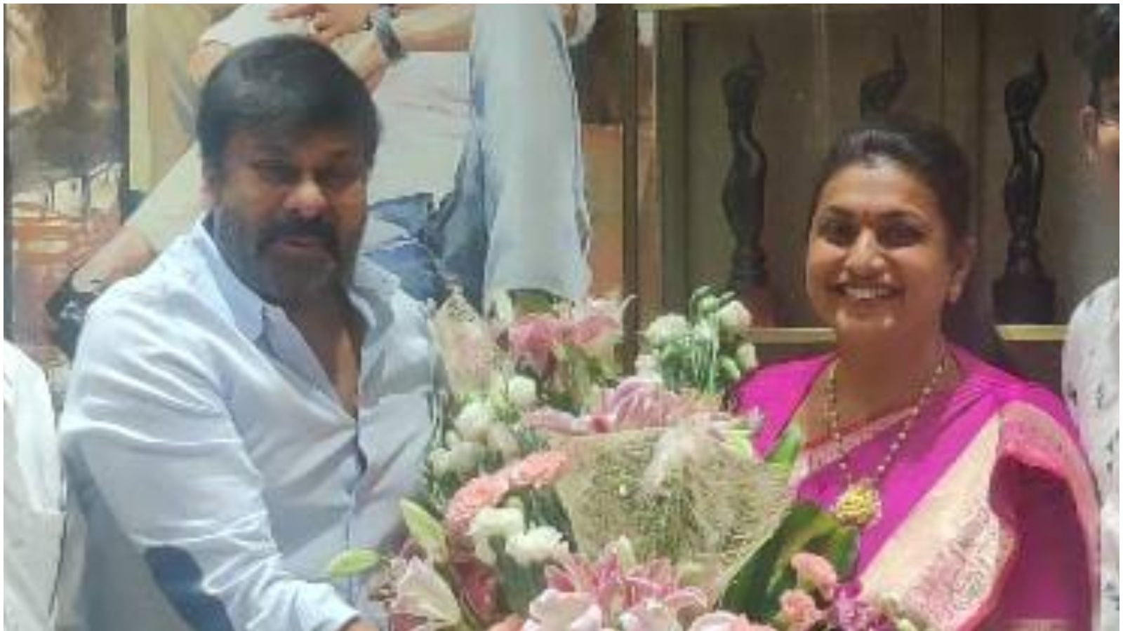 మెగాస్టార్ చిరంజీవితో మంత్రి రోజా భేటీ – Minister Roja Meets Megastar  Chiranjeevi– News18 Telugu