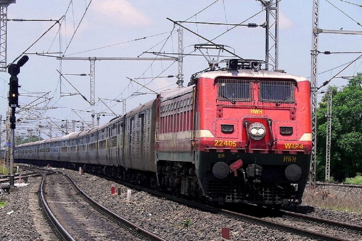 Train No.07082: Nanded-Visakhapatnam train will run on the 15th of this month.  This train will leave at 16.35 hrs and reach its destination at 09.50 hrs the next day (symbolic image)