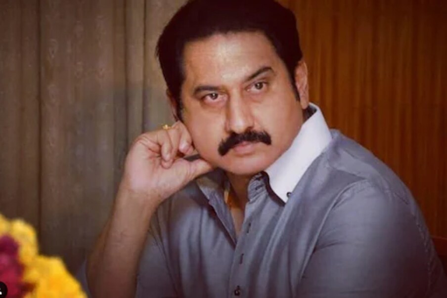  నటుడు సుమన్ గురించి ప్రత్యేకం పరిచయం చేయాల్సిన పనిలేదు. ఒకప్పుడు టాలీవుడ్‌ యాక్షన్ సినిమాల హీరోగా సూపర్ పాపులర్. అంతేకాదు ఆ తర్వాత ఫ్యామిలీ హీరోగా గుర్తింపు పొందారు. ప్రస్తుతం సీనియర్‌ క్యారెక్టర్ ఆర్టిస్టుగా, హీరోగాను రాణిస్తున్నారు సుమన్‌. అది అలా ఉంటే ఆయన తాజాగా మెగాస్టార్ చిరంజీవి గురించి ఇంట్రెస్టింగ్ కామెంట్స్ చేశారు. ఓ ఇంటర్వ్యూలో సుమన్‌ మాట్లాడుతూ నాకు కమలహాసన్ గారు అంటే చాలా ఇష్టం అంటూ.. అయితే డాన్స్ పరంగా చిరంజీవిగారి డాన్స్ నాకు ఇష్టం అంటూ మాట్లాడారు. Photo : Twitter