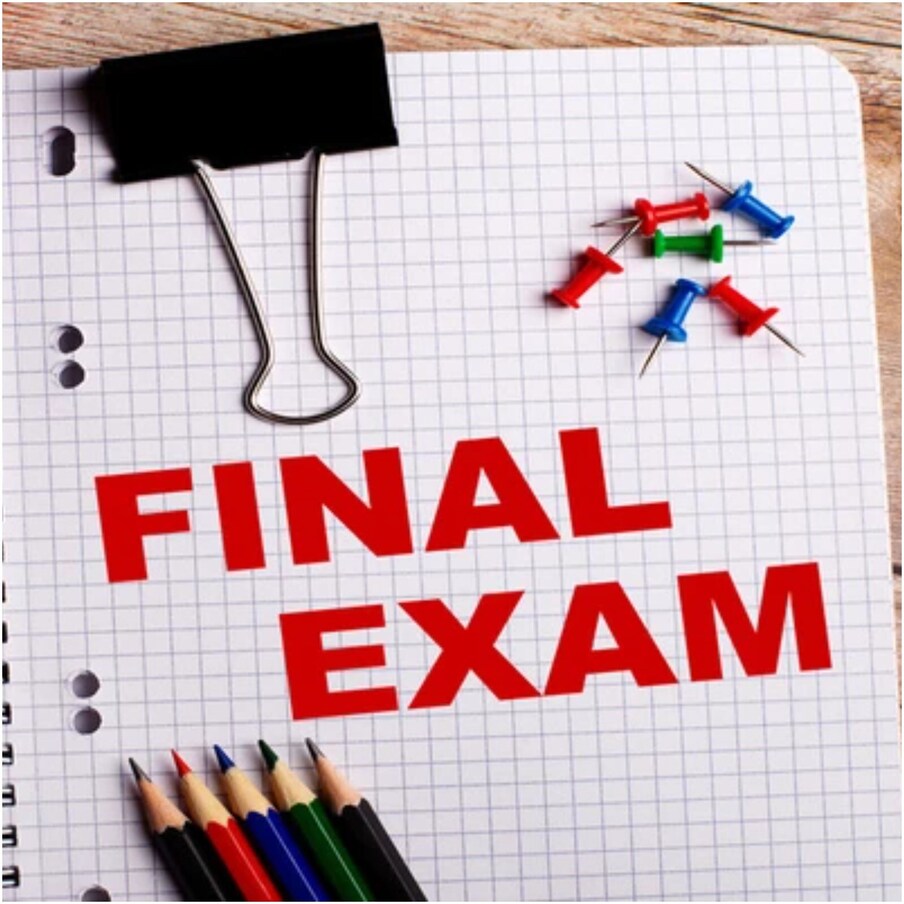  బోర్డు పరీక్షకు (Board exam) సిద్ధమవుతున్న ప్రతి విద్యార్థికి ఏడు గంటల మంచి నిద్ర బాగా అవసరం. ఆందోళన లేదా ఒత్తిడి (Depression) లేదా అలవాటు కారణంగా అర్థరాత్రి వరకు మెలకువగా ఉంటారు. అయితే, క్రమరహిత ఆహారం, జంక్‌ఫుడ్ నిద్రపై ప్రభావం చూపుతుంది. దీని ఫలితంగా అనేక ఆరోగ్య సమస్యలు వస్తాయి. అందుకే, అర్థరాత్రి వరకు చదువుకునే విద్యార్థులందరికీ, ఆరోగ్యంగా ఉండేందుకు కొన్ని డైట్ ,లైఫ్ స్టైల్ చిట్కాలు ఉన్నాయి. అవేంటో తెలుసుకుందాం.