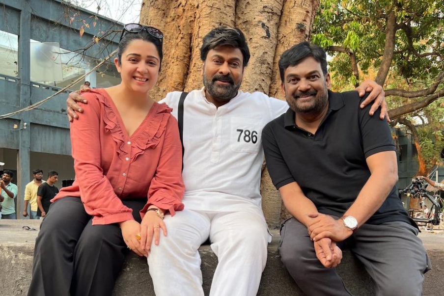  చిరంజీవి మరో కొత్త సినిమా గాడ్ ఫాదర్. అయితే గాడ్ ఫాదర్ షూటింగ్ సెట్స్‌లో అందాల చార్మి సందడి చేసింది. ( ట్విట్టర్ ఫోటో)