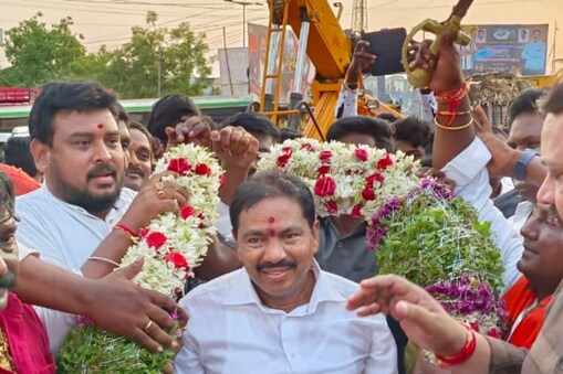 హద్దు దాటిన మంత్రి అభిమానులు