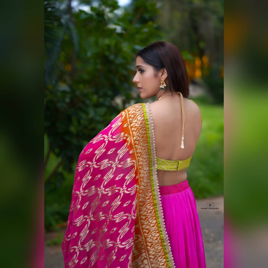  Rashmi Gautam : తెలుగు సినీ ప్రియులకు, టీవీని వీక్షించేవారికి రష్మీ అంటే తెలియని వారుండరంటే అతిశయోక్తికాదు. అంత పాపులర్ ఈ భామ. తనదైన శైలిలో యాంకరింగ్ చేస్తూ..అవకాశం ఉన్నప్పుడు అడపా దడపా సినిమాలు చేస్తూ.. తగిన మోతాదుల్లో అందాలను కనువిందు చేస్తూ..తెలుగు రాష్ట్రాల్లో విపరీతంగా క్రేజ్ సంపాదించుకుంది. Photo : Instagram