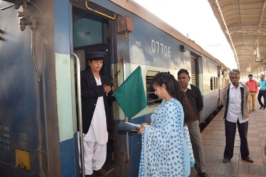  Train No.07431: హెచ్ఎస్.నాందేడ్-బ్రహ్మపూర్ మధ్య జూన్ 4, 11, 18, 25 తేదీల్లో ప్రతీ శనివారం స్పెషల్ ట్రైన్స్ ను నడపనున్నారు.
