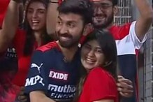 IPL 2022 : ఐపీఎల్ లో సీన్ రివర్స్.. మోకరిల్లి అబ్బాయికి అమ్మాయి ప్రపోజ్.. ఆ తర్వాత.. IPL 2022 : ఐపీఎల్ లో సీన్ రివర్స్.. మోకరిల్లి అబ్బాయికి అమ్మాయి ప్రపోజ్.. ఆ తర్వాత..