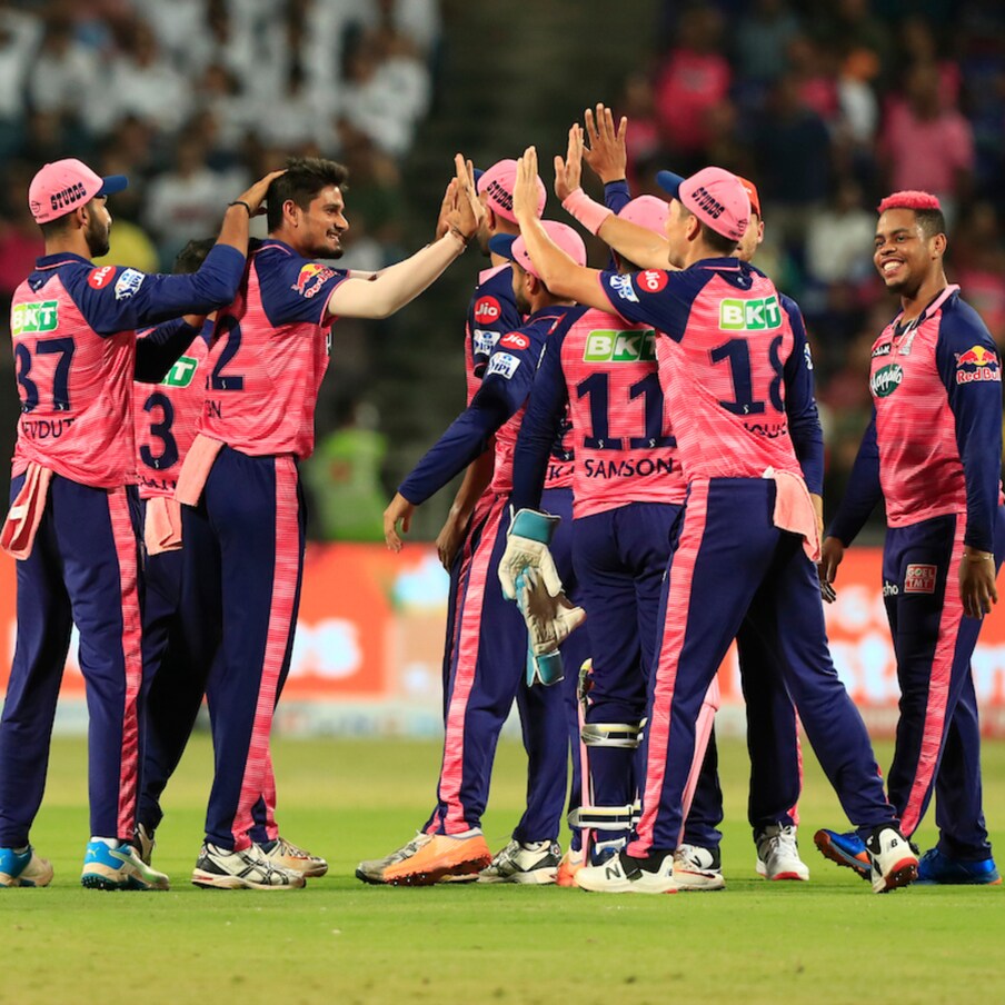  అయితే ఈసారి మాత్రం ఎలాగైనా ఐపీఎల్ టైటిల్ నెగ్గాలనే పట్టుదల మీద ఉంది. ఇందుకోసం ఇప్పటికే నెట్స్ లో జట్టు మొత్తం తీవ్రంగా చెమటోడుస్తుంది. సంజూ సామ్సన్ దగ్గరి నుంచి ప్రతి ప్లేయర్ కూడా నెట్స్ లో తీవ్రంగా కష్టపడుతున్నారు.