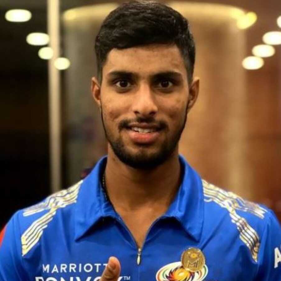  తిలక్ వర్మ (Tilak Verma).. ఈ ఏడాది ఇండియన్ ప్రీమియర్ లీగ్ (IPL) సీజన్ లో సంచలనం. ఫిబ్రవరిలో జరిగిన మెగా వేలంలో ముంబై ఇండియన్స్ (Mumbai Indians) ఈ ప్లేయర్ ను రూ. 1.70 కోట్లకు సొంతం చేసుకున్న సంగతి తెలిసిందే.