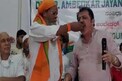 Viral Video : దళితుడి నోట్లోని ఆహారాన్ని తీసి తిన్న ఎమ్మెల్యే