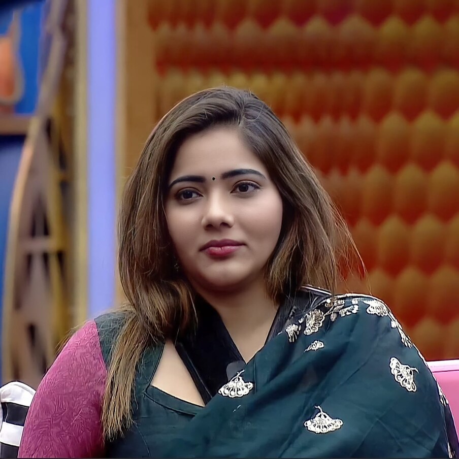  ఇలాంటి నేపథ్యంలో మిత్రాశర్మ టాప్ 5లో చోటు సంపాదించడానికి అన్ని అర్హతలను సాధించింది. టాప్ 5లోనే కాకుండా టైటిల్ రేసులో మిత్రాశర్మ దృష్టిపెట్టింది. మరికొన్ని రోజుల్లో మిత్రాశర్మ ఎలాంటి ఘనతను సాధిస్తుందో వేచి చూడాల్సిందే. (Twitter/Photo)
