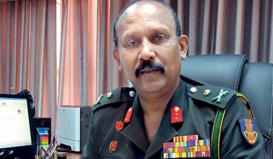  రాజకీయ, ఆర్థిక సంక్షోభంలో చిక్కుకున్న శ్రీలంకలో సైనిక తిరుగుబాటు తలెత్తనుందనే వార్తలు సంచలనం రేపాయి. అయితే సైనిక తిరుగుబాటు ప్రసక్తే లేదని ఆ దేశ రక్షణ మంత్రిత్వ శాఖ కార్యదర్శి కమల్ గుణరత్నే స్పష్టం చేశారు. అధికారాన్ని చేజిక్కించుకోవడానికి తాము ప్రయత్నిస్తున్నామని ఎట్టి పరిస్థితుల్లోనూ బావించవద్దని చెప్పారు. సైన్యానికి అటువంటి ఉద్దేశాలేవీ లేవన్నారు.