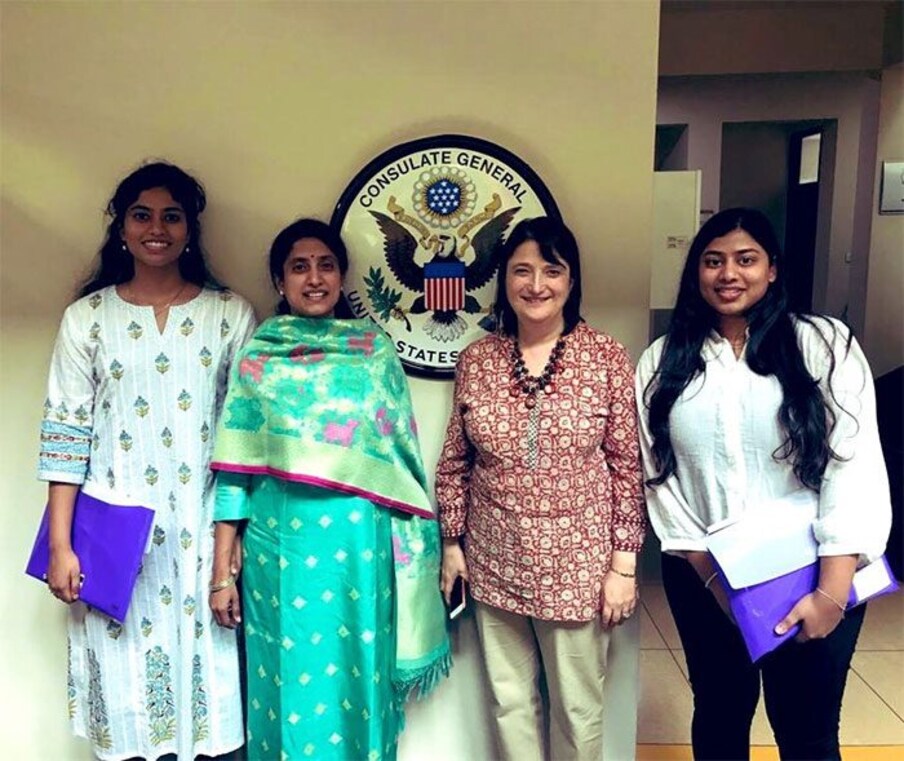  వైఎస్ జగన్-భారతి కూతుల్లు హర్షారెడ్డి, వర్షా రెడ్డి చదువుల్లో రాణిస్తుండగా, వైఎస్ షర్మిల సంతానం సైతం తామేమీ తక్కువ కాదని నిరూపించుకున్నారు. వైఎస్సార్ టీపీ అధినేత్రి, ఏపీ సీఎం వైఎస్ జగన్ సోదరి వైఎస్ షర్మిల తన పాదయాత్రకు బ్రేక ఇచ్చి అమెరికా వెళ్లింది ఎందుకంటే..