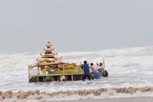 Golden Temple: తుఫాను తీసుకొచ్చిన బంగారం మందిరం.. చూసేందుకు ఎగబడుతున్న జనం