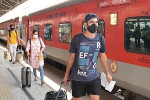Indian Railways: రైళ్లల్లో మారువేషంలో ప్రయాణిస్తున్న రైల్వే అధికారులు... ఎందుకో తెలుసా?
