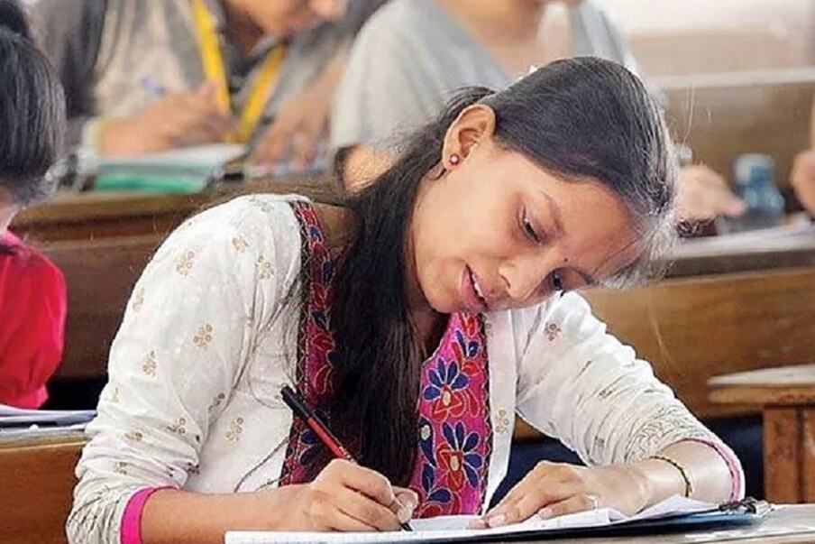  1. తెలంగాణ ఇంటర్మీడియట్ పరీక్షా ఫలితాలు (TS Intermediate Results 2022) విడుదలయ్యాయి. ఇంటర్ ఫస్ట్ ఇయర్, ఇంటర్ సెకండియర్ ఫలితాలు విడుదల చేసిన తెలంగాణ స్టేట్ బోర్డ్ ఆఫ్ ఇంటర్మీడియట్ ఎడ్యుకేషన్ (TSBIE) అడ్వాన్స్‌డ్ సప్లిమెంటరీ పరీక్షల షెడ్యూల్‌తో పాటు రీకౌంటింగ్, రీవెరిఫికేషన్ తేదీలను కూడా ప్రకటించింది. (ప్రతీకాత్మక చిత్రం)