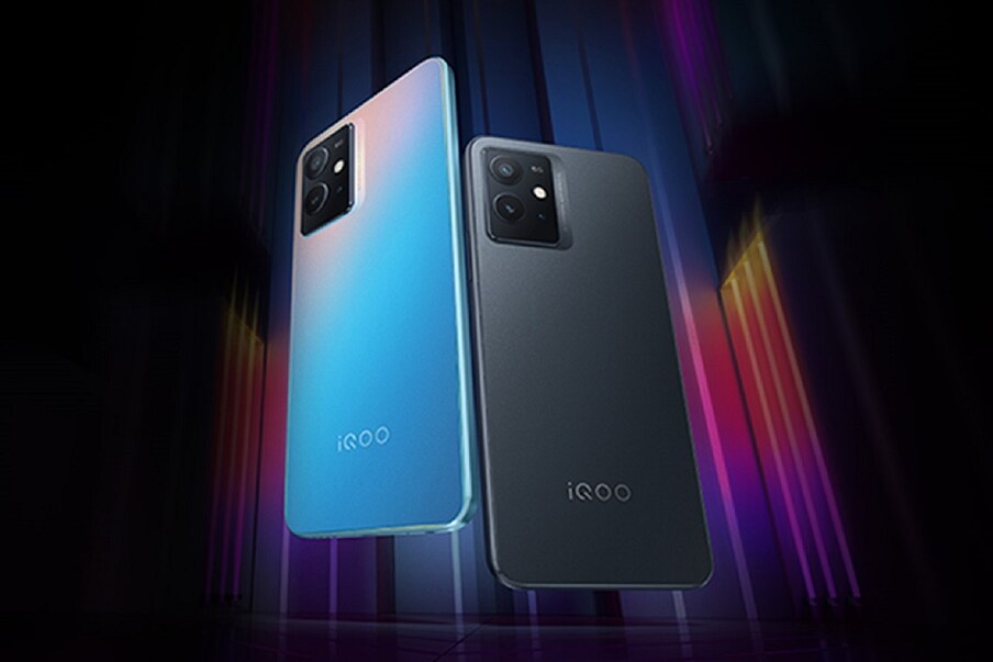  ఫ్రంట్ కెమెరా: iQoo Neo 7 మరియు iQoo 9T లలో ఒకే రకమైన సెల్ఫీ కెమెరా అందుబాటులో ఉంది. ఇది 16 మెగాపిక్సెల్‌లుగా ఉన్నాయి. ఆపరేటింగ్ సిస్టమ్  విషయానికి వస్తే..  ఆరిజిన్ ఆపరేటింగ్ సిస్టబమ్ Android 13 ఆధారంగా iQoo Neo 7 అందుబాటులో ఉంది.