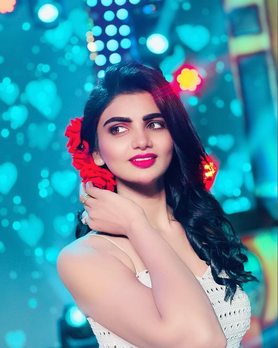  ఈ సీన్ నడుస్తుండగా బ్యాక్ గ్రౌండ్ మ్యూజిక్ ఒకే ఒక లోకం నువ్వు అనే పాటను వేసి మరింత అట్రాక్ట్ చేశారు. సో.. చూడాలి మరి రీల్ లవర్స్ అయిన ఇమ్మూ- వర్ష తమ పెళ్లి శుభవార్త ఎప్పుడు చెబుతారనేది!.