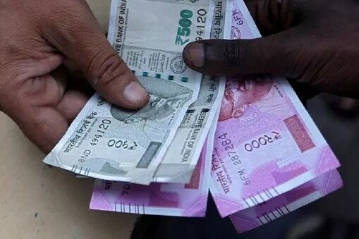 7th Pay Commission: ఉద్యోగుల అకౌంట్‌లోకి ఒకేసారి రూ.2 లక్షలు... మరో గుడ్ న్యూస్ కూడా
(ప్రతీకాత్మక చిత్రం)