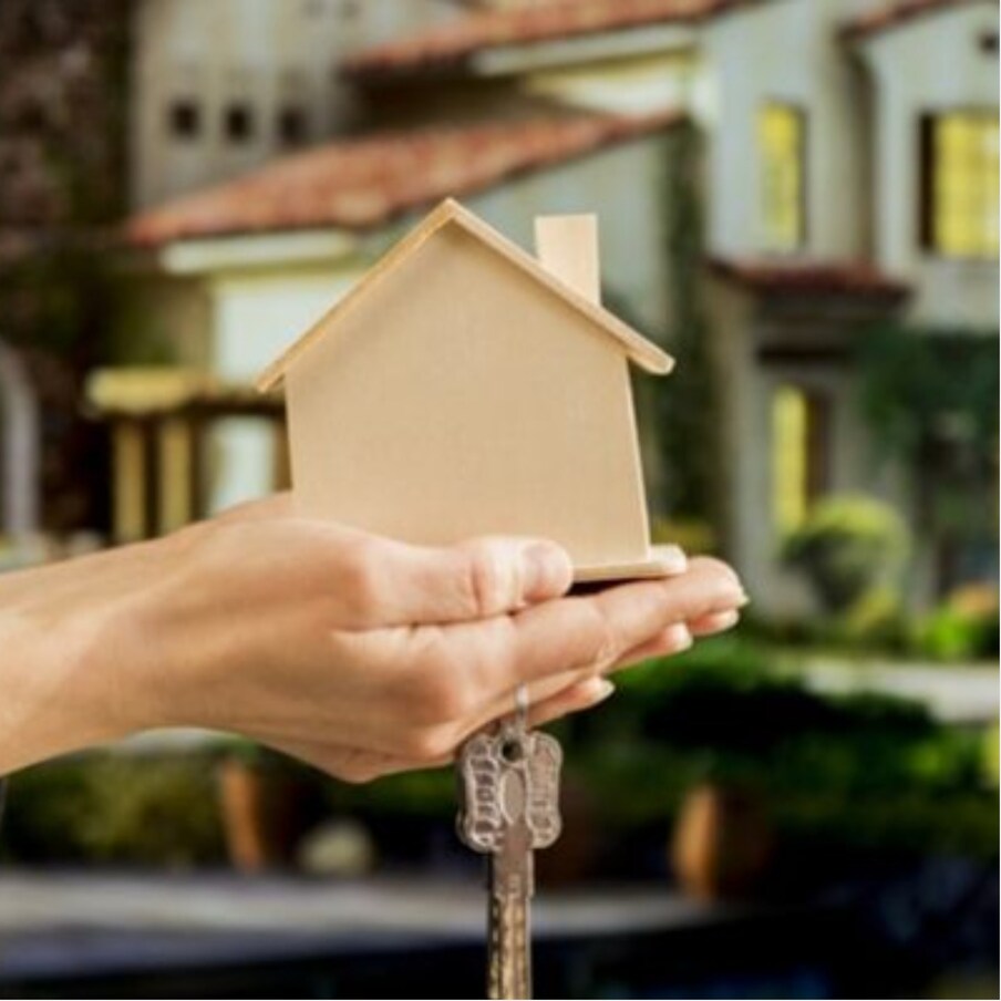  ప్రతి ఇంటికి వాస్తు (Vastu) అనేది ముఖ్యం.. అందరికీ సొంతిల్లు ఉండటం సాధ్యం కాదు. కాబట్టి..  ఇల్లు రెంట్‌ (Rent)కు తీసుకుంటున్నా.. వాస్తును ఒకసారి పరిశీలించాల్సిందే.