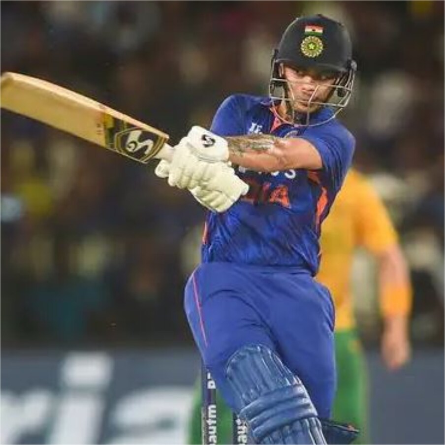  ఐపీఎల్ 2022 (IPL 2022)లో ఓ మోస్తరు ప్రదర్శన ఇషాన్ కిషన్(Ishan Kishan) సౌతాఫ్రికా సిరీస్ (IND vs SA) లో దుమ్మురేపుతున్నాడు. సౌతాఫ్రికాతో జరుగుతున్న టీ20 సిరీస్‌లో ఇప్పటికే రెండు హాఫ్ సెంచరీలతో అదరగొట్టాడు ఈ పాకెట్ డైనమైట్. ఇక, లేటెస్ట్ గా ఐసీసీ టీ20 ర్యాంకింగ్స్ లో సత్తా చాటాడు.